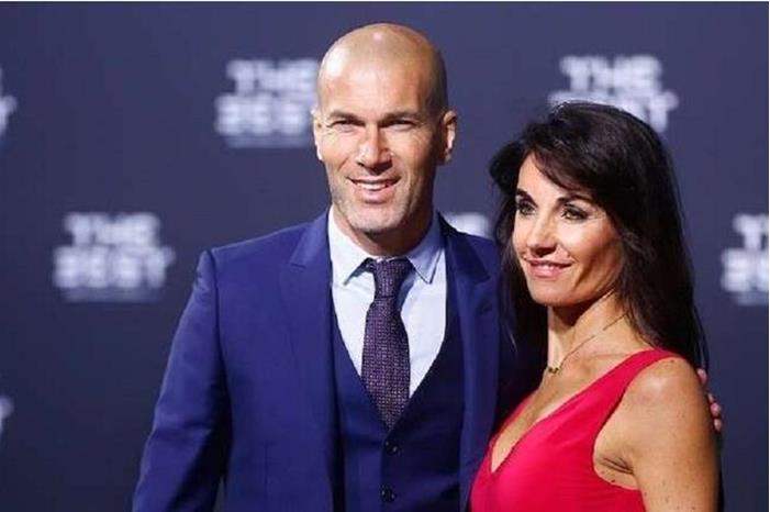 زوجة زيدان تمنعه من تدريب الشياطين الحمر 619a781d4236042926679dcc (1)