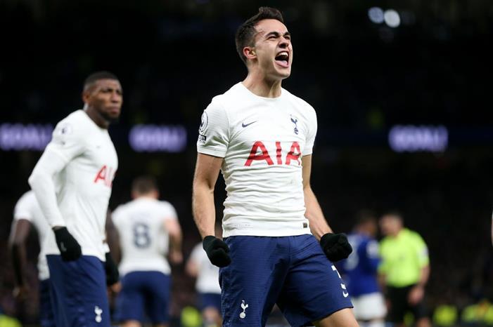 كونتي يحقق انتصاره الأول في الدوري الإنجليزي 199186-FEvIiJYXIAI-lzf