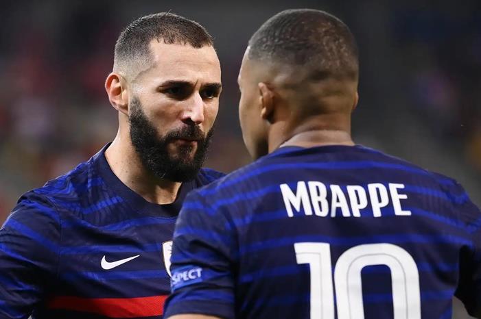 إصدار الحكم النهائي على بنزيما بقضية فالبوينا غدا FEtTKZ8XEAA2A7n