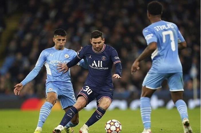 ميسي يحرج نجم مانشستر سيتي بمراوغة ساحرة (فيديو) 619f41074c59b70725232e60