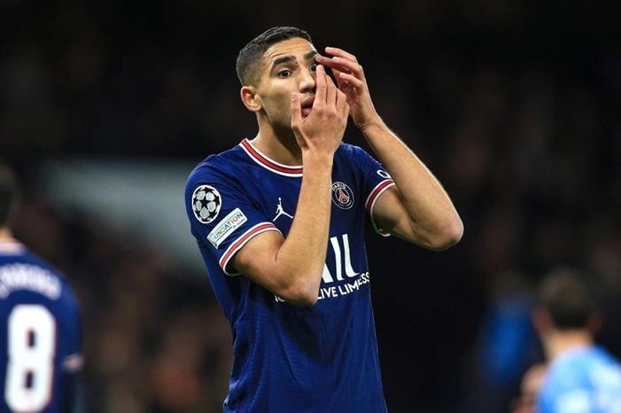 أشرف حكيمي يتعرض لموقف محرج أمام مانشستر سيتي خلال المباراة  x-1200x675