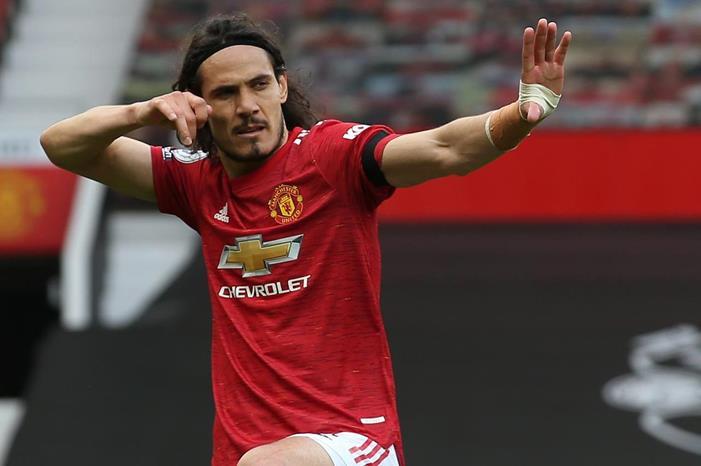 كافاني يهرب من رونالدو الى برشلونة IMG_2973_20210418555382641619956865604_medium