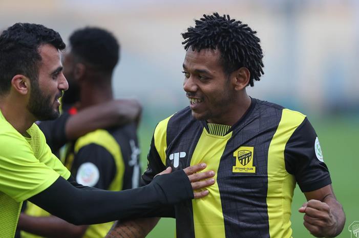 رومارينيو يضم الطائي إلى ضحاياه في الدوري السعودي Eqkf4UOW8AAFWzx