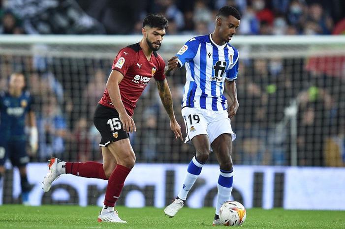 سوسيداد يواجه إسبانيول بالدوري الإسباني real-sociedad-v-valencia-cf-la-liga-santander-1