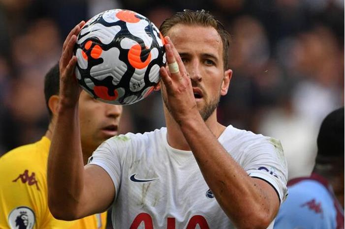 حرمته الثلوج من حضور المباراة.. فكان التعويض من هاري 61a480274c59b7374027f37f