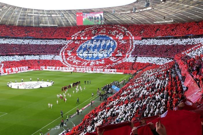 124-205441-bayern-munich-fans-wemen-2