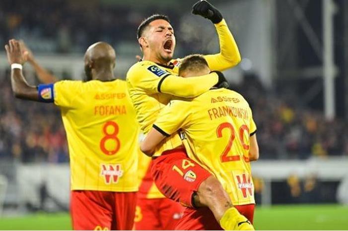 فوز كاسح للانس بافتتاح جولة الدوري الفرنسي 100-021519-french-league-lens-second-place_700x400