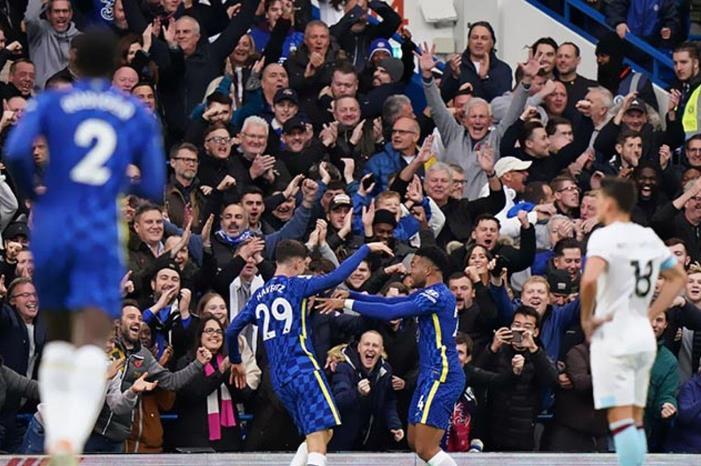ليفربول والسيتي يتلقيان هدية ثمينة من بيرنلي المهدد بالهبوط 3987b8715891d1013ecb149f4ac4c5ab