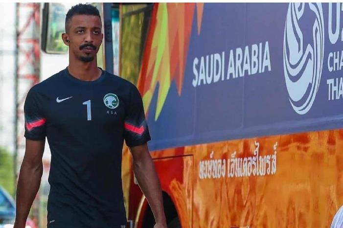 بخاري يوجه رسالة لجماهير النصر بعد إصابته من مشجع الشباب amin