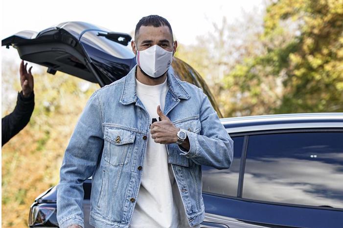 452706-FDrsUW3WQAoqi_G