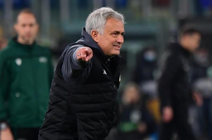 هل انتهى شهر العسل بين مورينيو وروما؟ rde