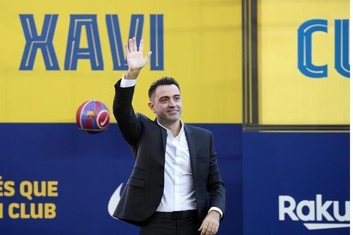 أزمة جديدة لبرشلونة بسبب التعاقد مع تشافي 112021993527446245807