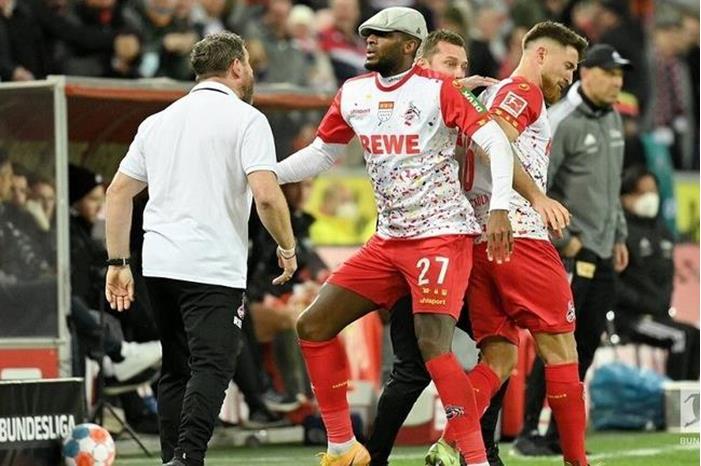 بالفيديو ..  مهاجم كولن يحتفل بطريقة غريبة بهدفه في شباك يونيون برلين 618a116a42360453810bd253