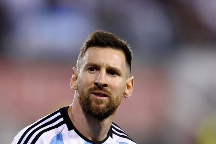 مدرب منتخب الإمارات للاعبيه" لا تلمسوا ميسي! 637344034c59b71ece490e97