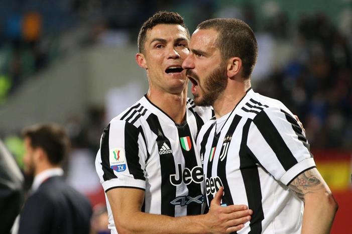 تعليق مفاجئ من بونوتشي حول أزمة رونالدو مع اليونايتد GettyImages-1318940368