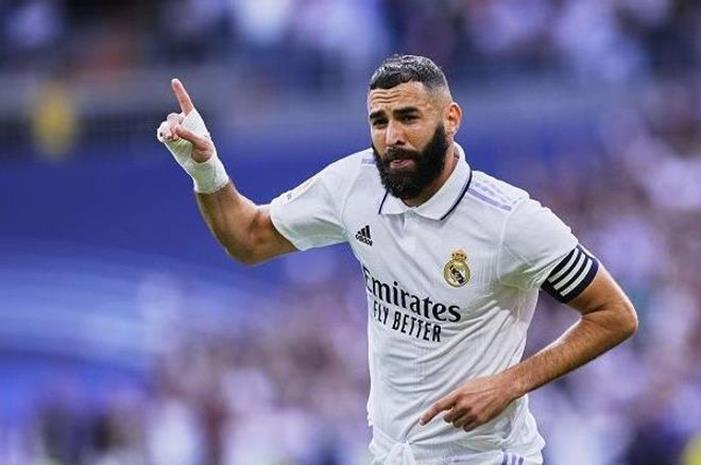 بنزيما أفضل لاعب في العالم بحفل جوائز جلوب سوكر دبي 2022 192-205834-13_16376683a06b06_700x400