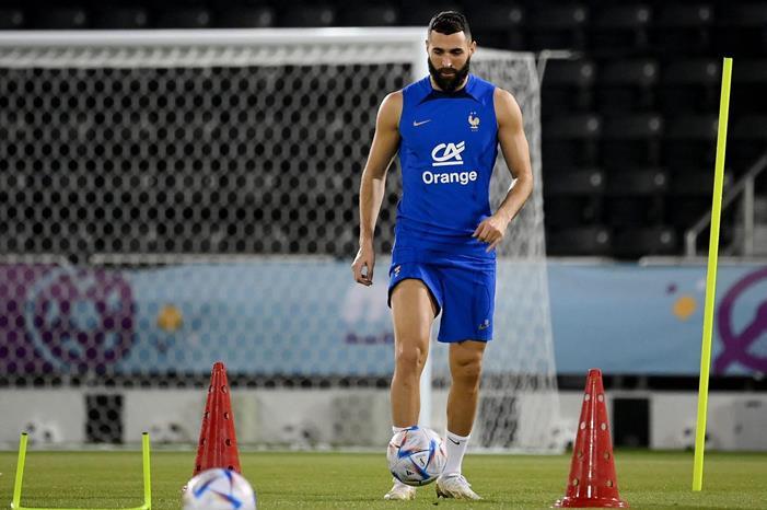 بنزيما يغادر قطر متوجها إلى مدريد 226556