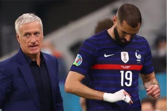 قرار فرنسي مفاجئ بعد غياب بنزيما عن كأس العالم large