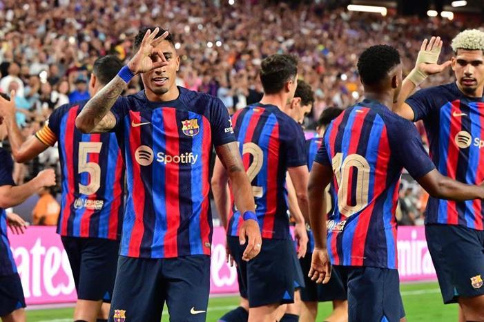 إصابة طويلة تزيد محنة برشلونة SCA79