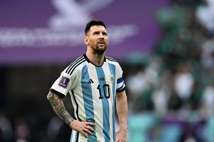 ميسي يتدرب بشكل منفصل 885