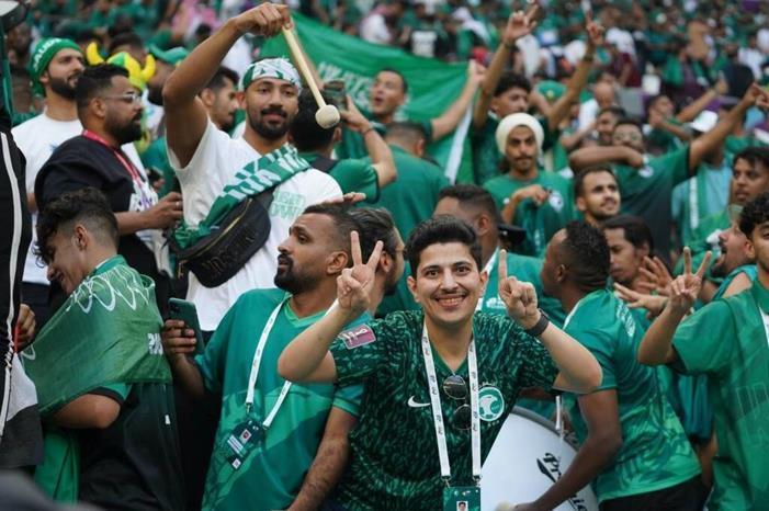 صورة-خلفية-للجماهير-السعودية-في-كاس-العالم-2022