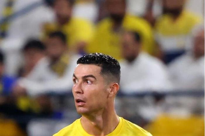 بالفيديو.. رد فعل رونالدو على هتاف جماهير الاتفاق  ميسي 6542337a4c59b76ba12d453c