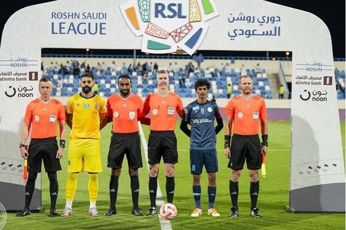 حدث غريب في الملاعب السعودية.. طرد لاعب لقيامه بفعل مشين ضد زميله (فيديو) 654fef764c59b714fb0c414c