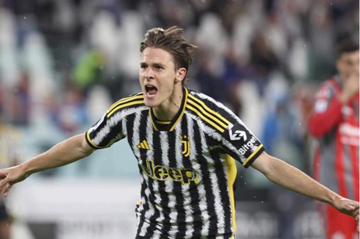 يوفنتوس يواصل دعم لاعبه فاغيولي "الموقوف" ويمدد عقده 6553b0c74c59b73b04145021