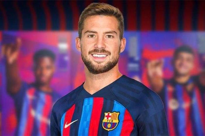 مدافع برشلونة: اتهام تشافي طبيعي.. وجوندوجان لم يفكر بعد الكلاسيكو large (1)