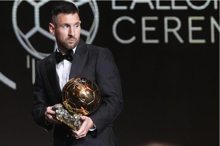 ميسي يهاجم جيرارد روميرو عقب حفل الكرة الذهبية (صورة) 654153db42360406c9175788