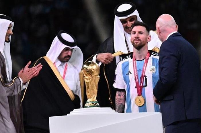 مونديال قطر 2022.. طرح مجموعة من قمصان ميسي للبيع في المزاد العلني 655bb6ad423604633d3fc0a1
