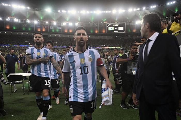 ميسي يعلق على كارثة السوبر كلاسيكو 655dc4544c59b7362d0c9bb8