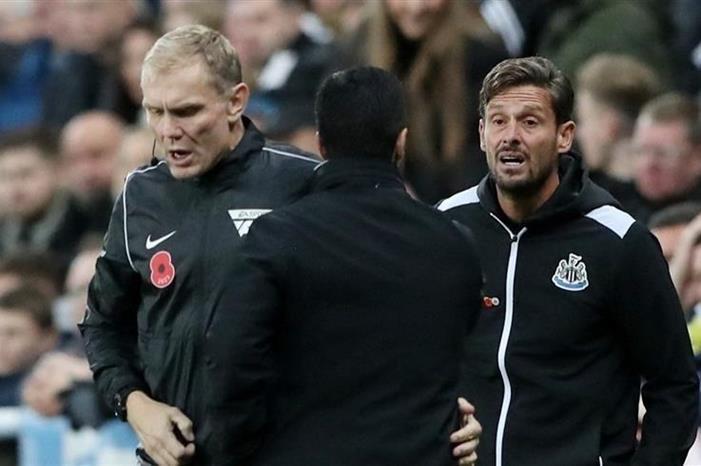 الدوري الإنجليزي يشن حملة شرسة ضد المدربين 20231123114019509BE