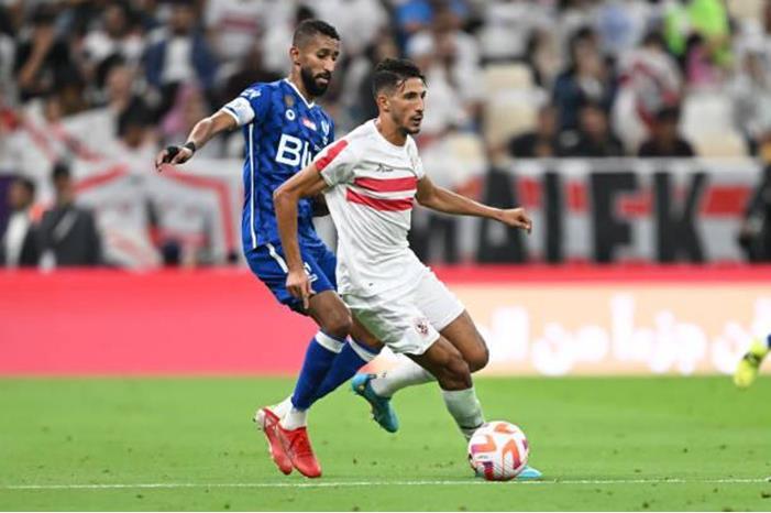 فتوح يثير الجدل بظهوره مع لاعبي الأهلي - صورة alabaaa_1111111