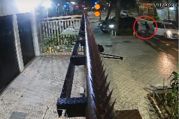 سطو مسلح ومطاردة.. لحظات مرعبة عاشها فريد، مهاجم البرازيل السابق (فيديو) 65623dfa4c59b758286b9e4e