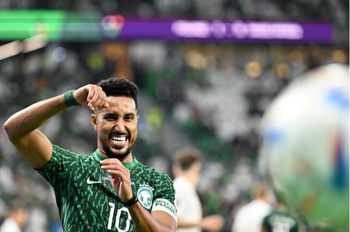 أمير سعودي يطالب بفتح تحقيق بعد اتهام الدوسري بالتهرب من منتخب بلاده 6566f1fd4c59b7096d29821f