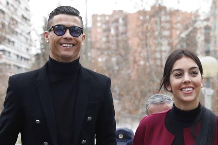 كم تبلغ ثروة أنتونيلا وجورجينا؟.. أغنى 10 زوجات لنجوم كرة القدم image