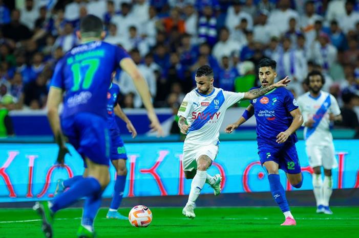 الهلال يهزم الفتح ويعزز موقعه في الصدارة 1699034808
