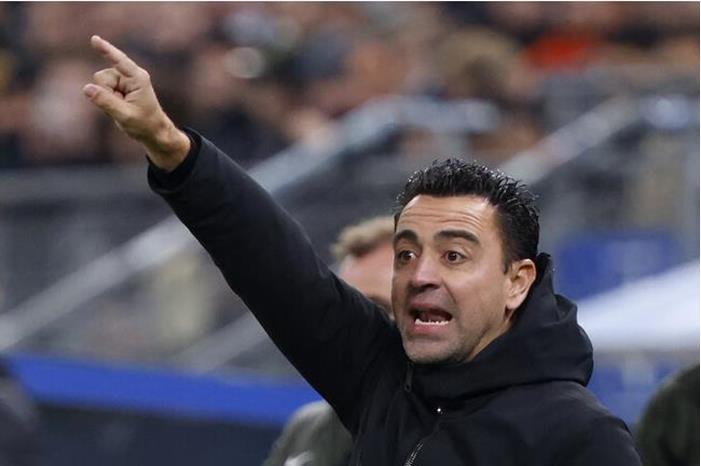 تشافي: الخسارة من شاختار عار 654b7b034236046aee42b435