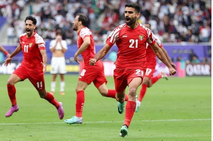 فيديو - أبو تريكه و الاستديو التحليلي لقنوات بي ان سبورت يثبتون عدم صحه ضربات جزاء قطر في النهائي الحلم 1120248183521609702998