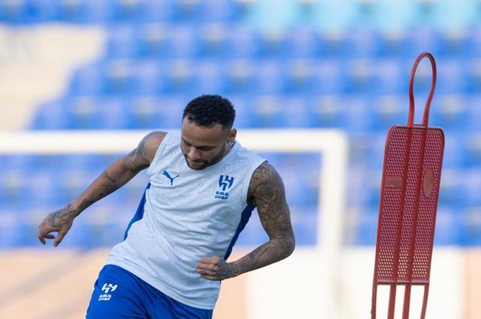 موقف نيمار من مباراة الهلال والاستقلال 672875ea42360427df41a442