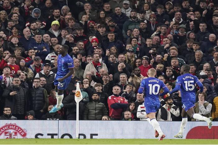 نجم تشيلسي يشعل مواقع التواصل الاجتماعي (صورة) 67286a664c59b75f63025cdf