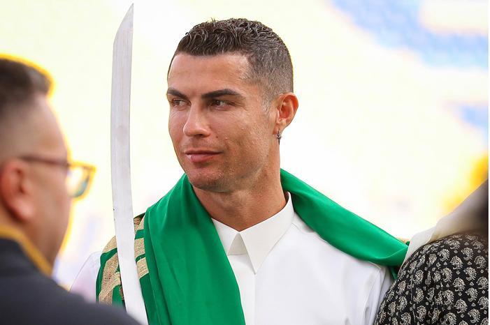 495591-رونالدو-يشارك-فى-احتفالات-يوم-تاسيس-السعودية-(4)