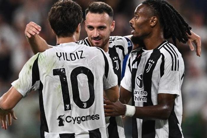 Federico-Gatti-Kenan-Yildiz-and-Khephren-Thuram-of-Juventus