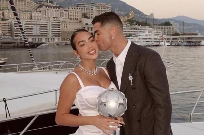 690a41864c59b77ef77e032e