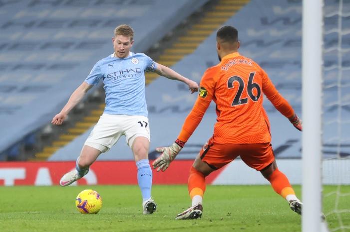 مانشستر سيتي يواصل ملاحقة جاره JF4bP3EroiFYBW8AQkV6S