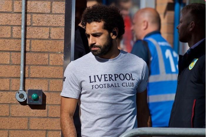 224580-محمد-صلاح-يصل-ملعب-مباراة-بيرنلي-ضد-ليفربول-(3) (Custom)