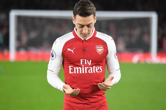 أوزيل يرحل عن لندن لإنهاء صفقة انتقاله من أرسنال mesut-ozil-3