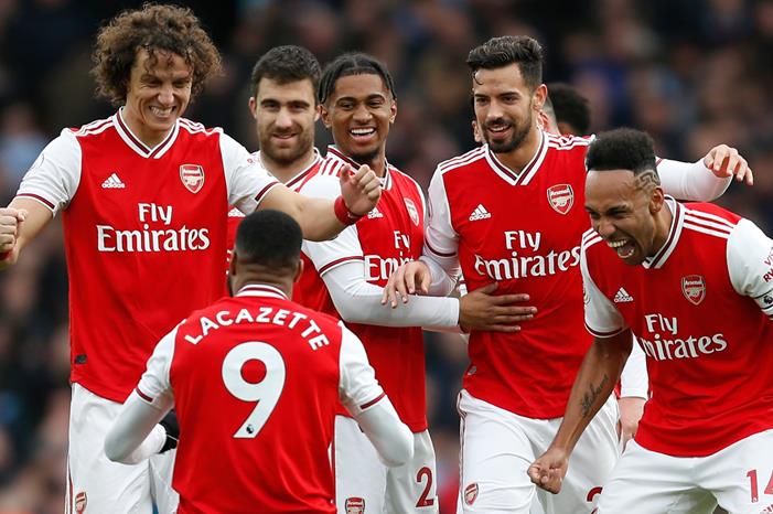 أرسنال يبحث عن مواصلة التقدم بالدوري الإنجليزي arsenal-celebrating-alexandre-lacazette_1wd7bt4pfiq47103sdfnbltb5k