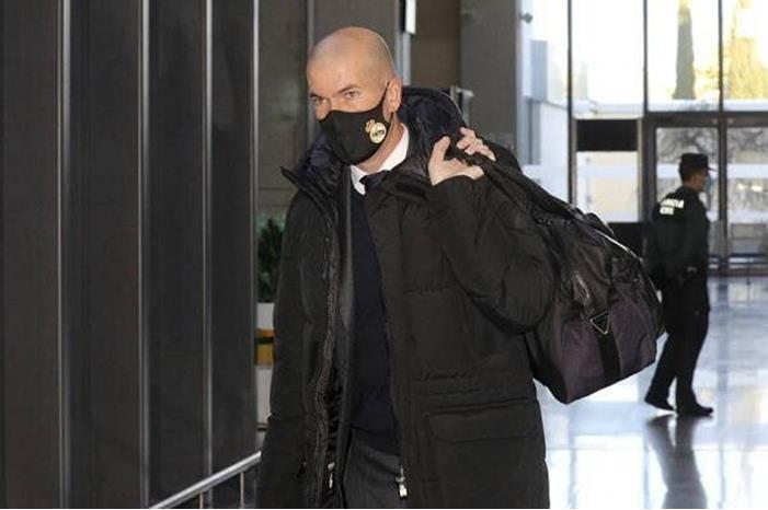 اصابة زيدان بفيروس كورونا  124-130211-real-madrid-black-week-zidane-uefa-champions_700x400